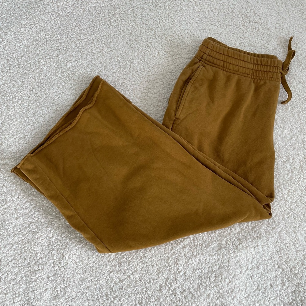 Girlfriend Collective Wide Leg Crop Organic Cotton Sweat Pants - women’s medium